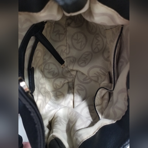 Michael Kors Black Pebbled Leather Hobo Shoulder Bag with Goldtone Logo - Picture 9 of 14